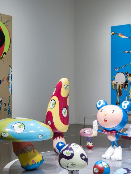 prompthunt: a sculpture of kanye west by takashi murakami, photo at an art  museum