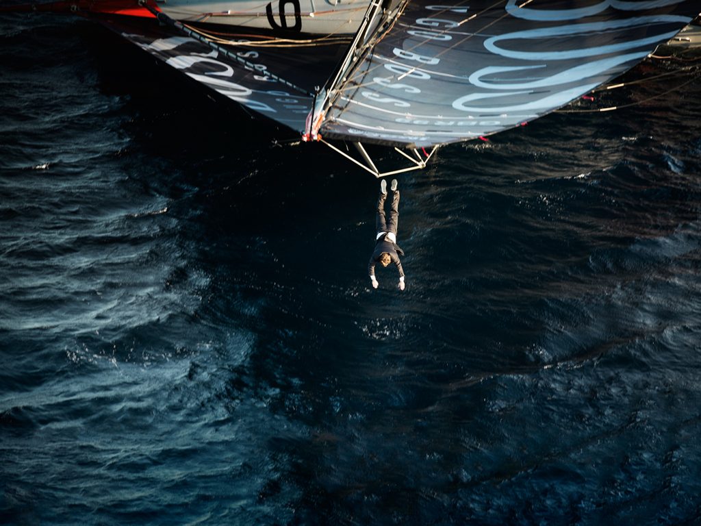 MONTECRISTO Blog: Alex Thomson's Mast Walk