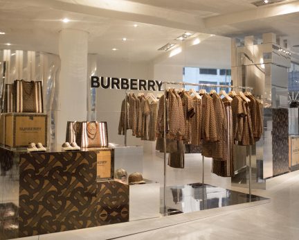 Burberry takes over the iconic Holt Renfrew Skybridge to celebrate the new Thomas Burberry Monogram collection.