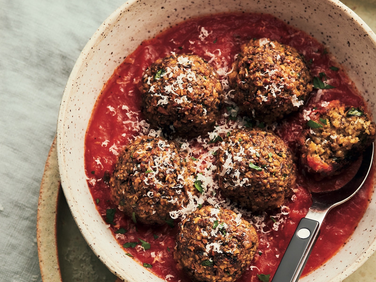 Meatless Meatballs With Garlic Bread From Evergreen Kitchen | MONTECRISTO