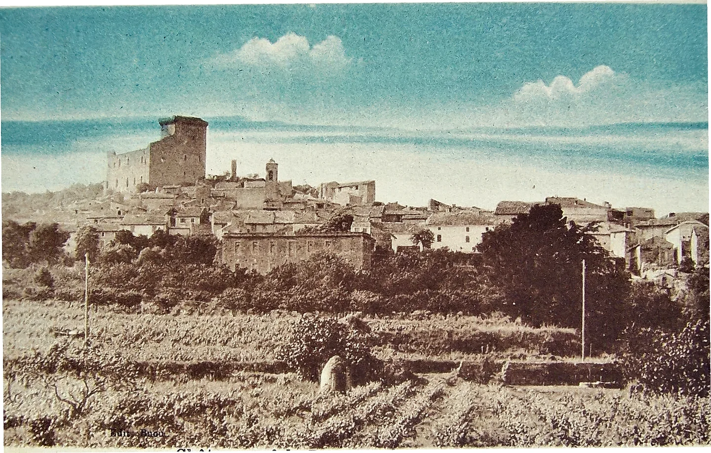 An archival photo of the Châteauneuf-du-Pape grounds.